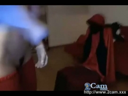 halsbrekk mime kvinnelige pummeling en usynlig paramour på web cam