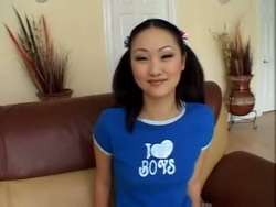 uber-cute Aziatische Evelyn Lin diepe keel zijn mannelijkheid en neemt het op de. .. - Fapdu