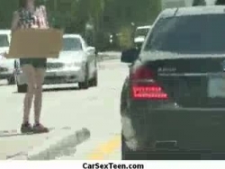 inesperto adolescente damigella autostop per una guida e ottiene la vettura definitiva porking legittimo