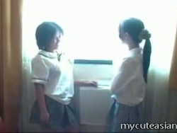 2 teenage jente på jente asiatiske damsels ravaging rundt