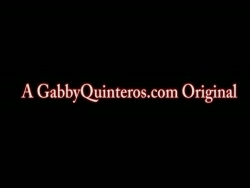 buxomy Quinteros Gabby latina è a casa da solo e cattivo