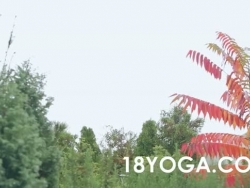 adolescent Iwia boinked en pantalon de yoga humides après course