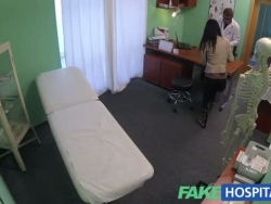 fakehospital врач дает напряженные апогея, чтобы соответствовать молодой девицы ее BDay