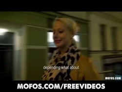 ultra-bonito blondie estudante checo é pago para fuck-a-thon em público