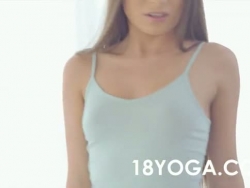 teenage anita bellini bootie verwoesting geteisterd in yoga kleding