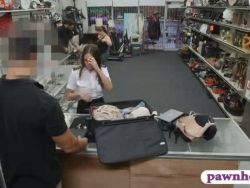pawnkeeper verpulveren een fantastische latina stewardess na de verkoop van haar wiggen