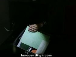 innocenthigh - schoolgirl Natalie Monroe unhas seu professor