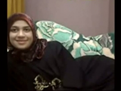 bruto hijab vrouw schokken op webcam
