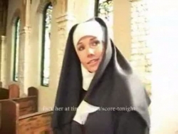 freira corcunda grupo compelido em igreja