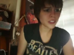 ultra-mignon brève webcam cheveux demoiselle fuckbox démontrant adolescente