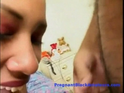 gravid mørk-hued jente med pels dekket vulva multiracial treveis