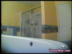 versteckte Kamera im Badezimmer